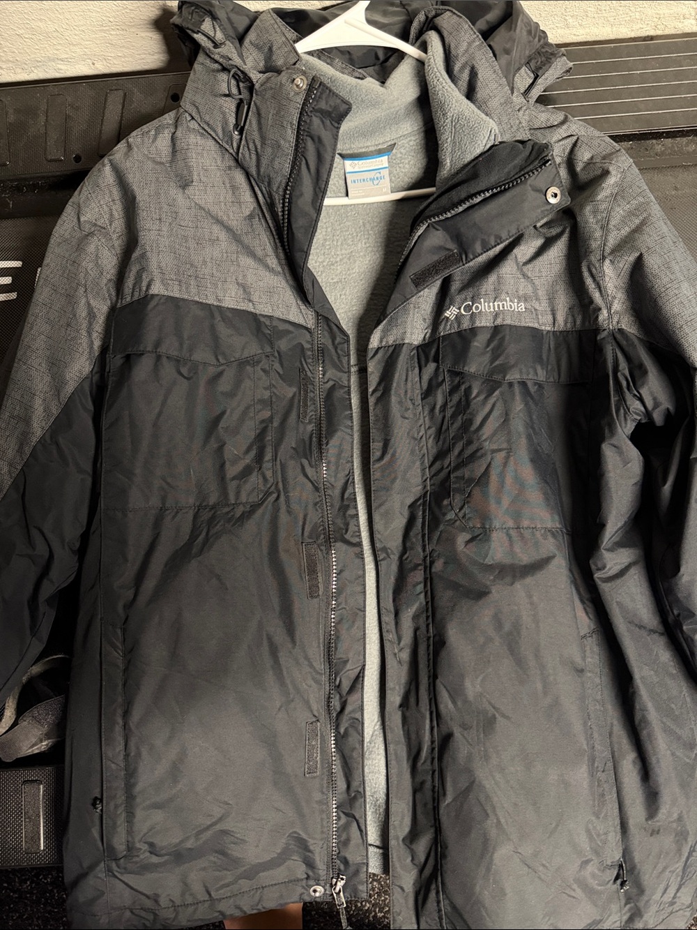 Columbia Men's Gray and Black Hooded Raincoat